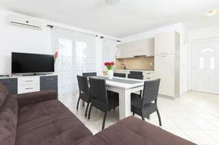 Апартаменты Apartments Vraneš Tivat Тиват Апартаменты с 2 спальнями и балконом-15